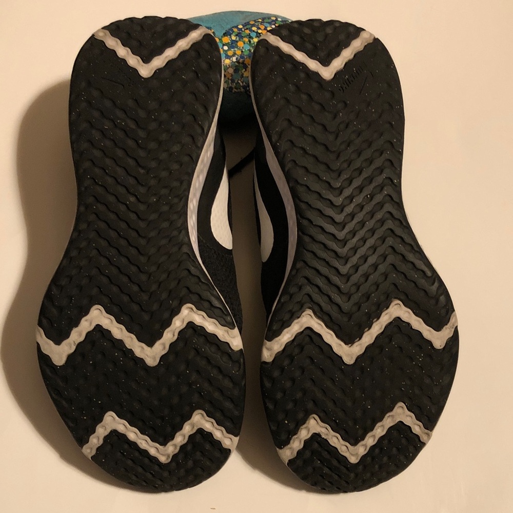 Nike Women's Black and White Sneakers. In good condition - Picture 6 of 6